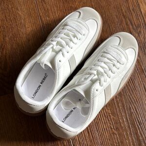 London Rebel Cream Sneakers